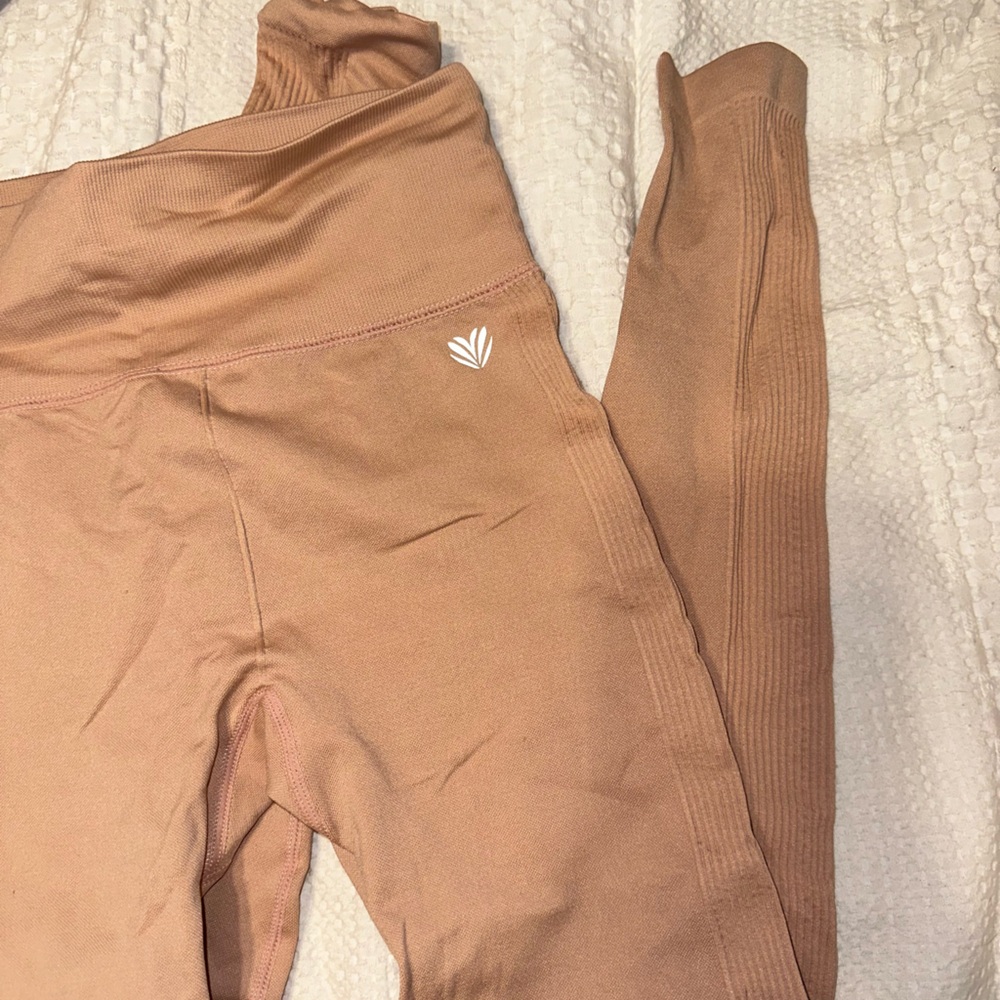 Forever 21 workout leggings light tan/pink color